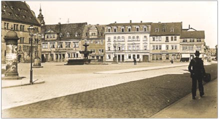 Rudolstäder Marktplatz mit Hof-Apotheke um 1900